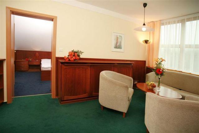 Hotel Nastup Loucna pod Klinovcem Room photo